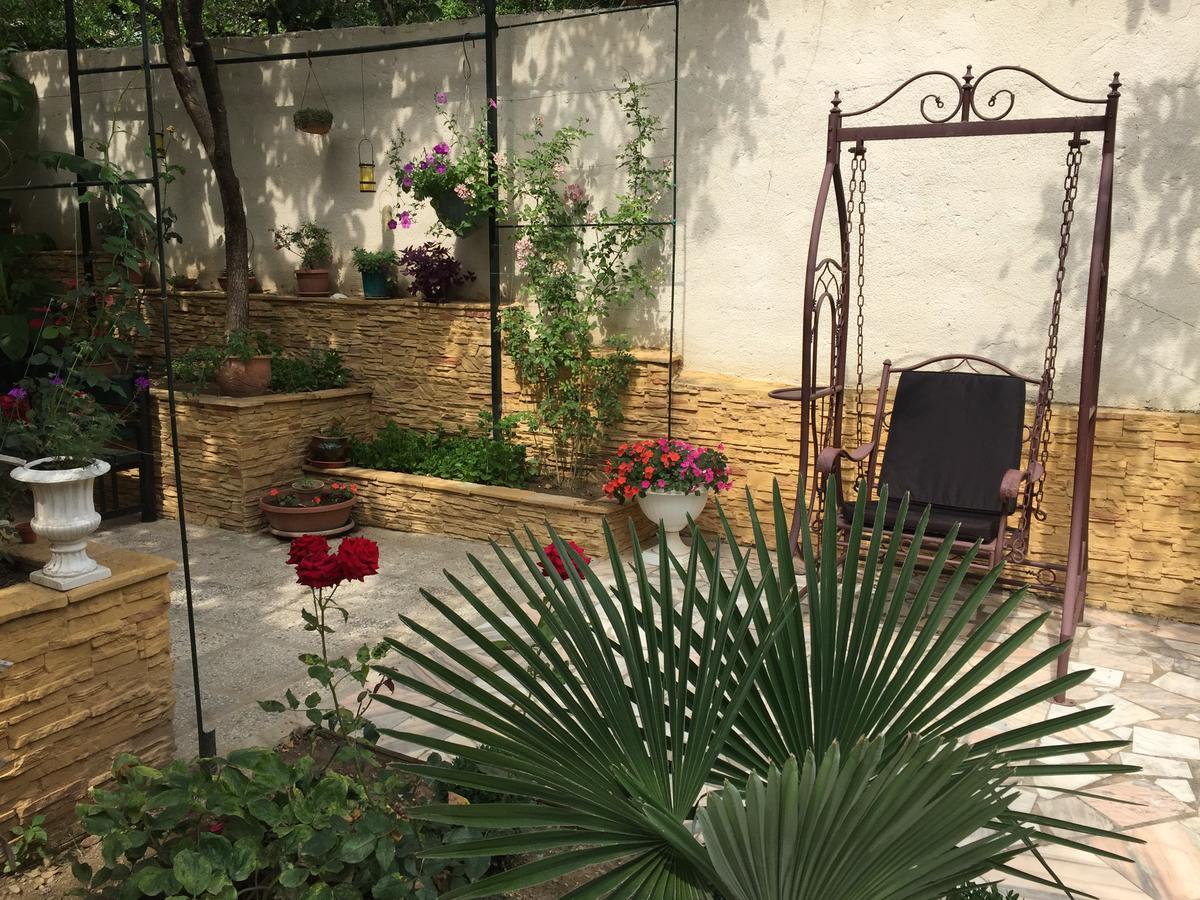 House 41 Bed & Breakfast Tbilisi Ngoại thất bức ảnh