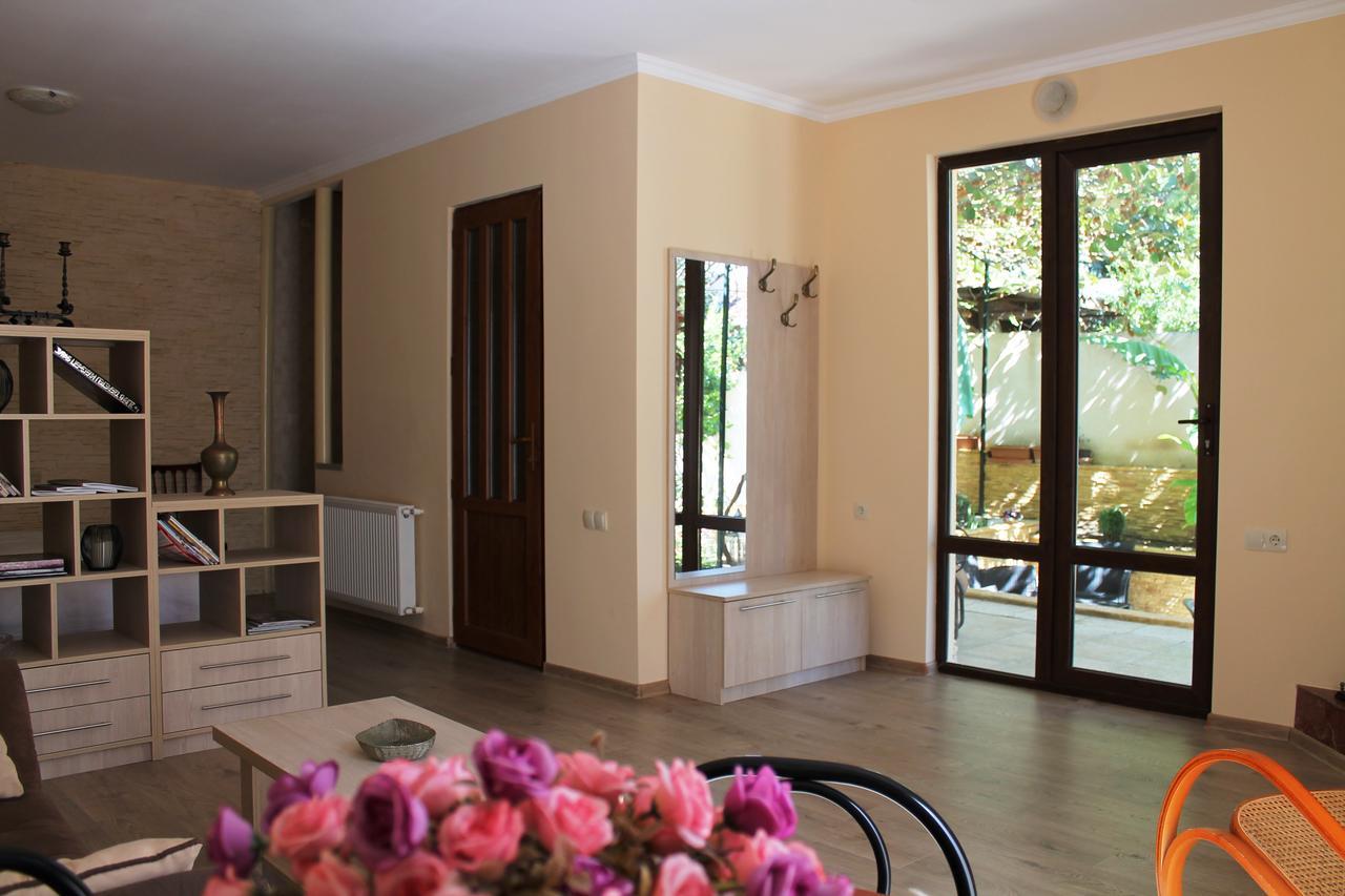 House 41 Bed & Breakfast Tbilisi Ngoại thất bức ảnh